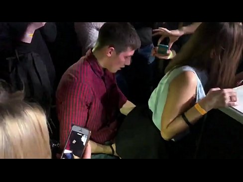 ❤️ په روسیه کې د شپې په کلب کې اصلي جنسیت. 18 کلنه روسی نجلۍ د مقعد او اندام په برخه کې په یوه نایټ کلب کې وهل ☑  په موږ